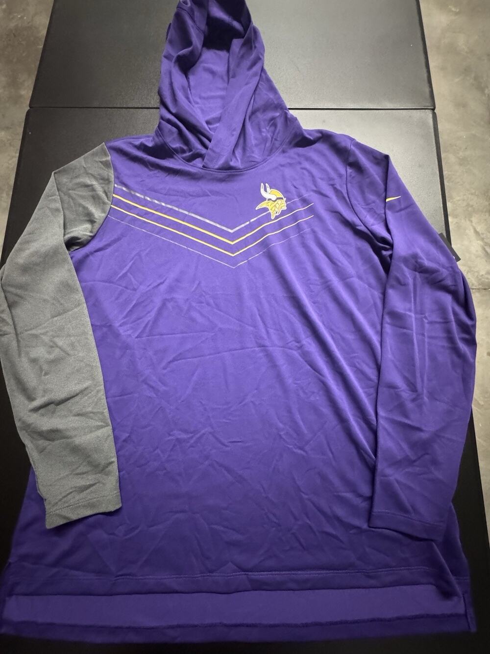 NWT Women’s Nike Minnesota Vikings Dri Fit Hoodie XL Purple Lightweight X-Large
